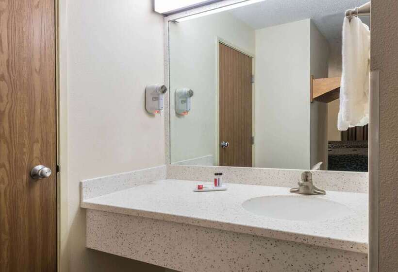 בית מלון כפרי Days Inn By Wyndham Great Falls