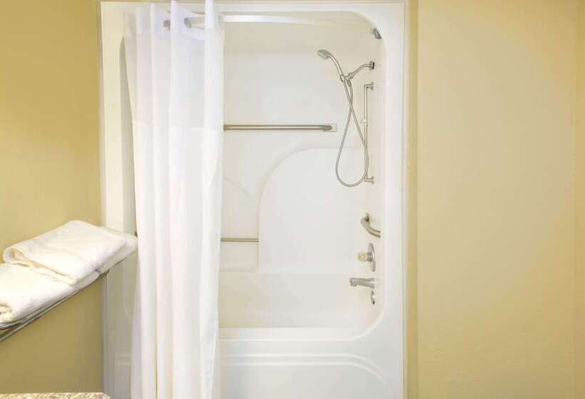 Отель Days Inn By Wyndham Gulfport