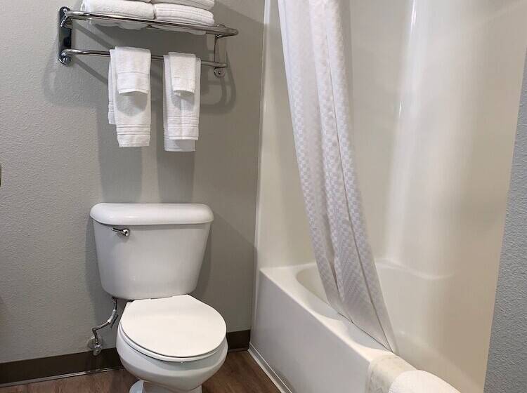 فندق Days Inn By Wyndham Hayward Airport