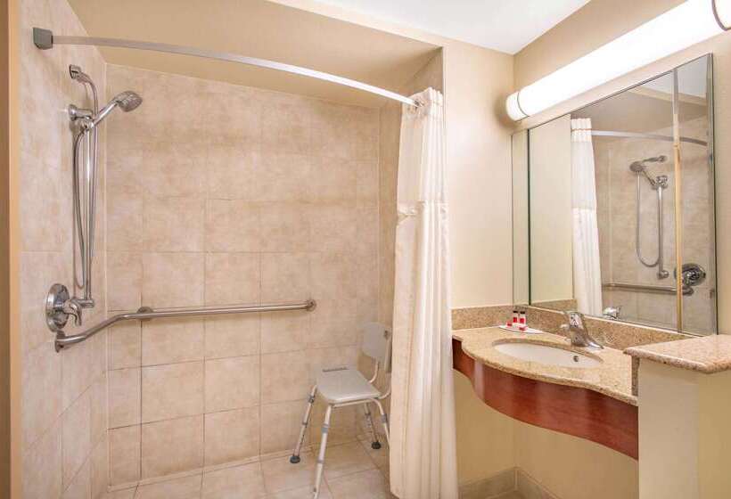فندق Econo Lodge Woodbridge