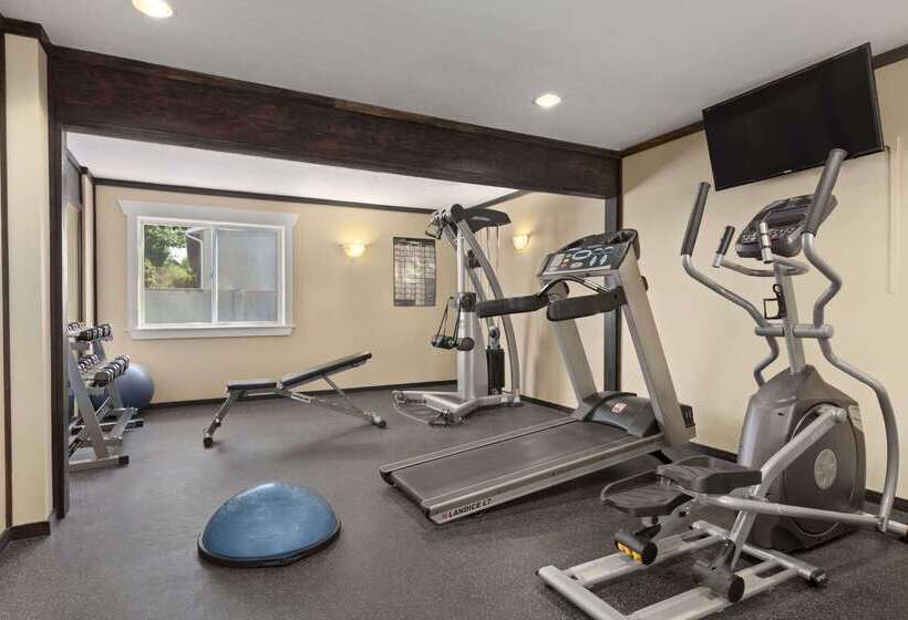 酒店 Days Inn By Wyndham Kelowna