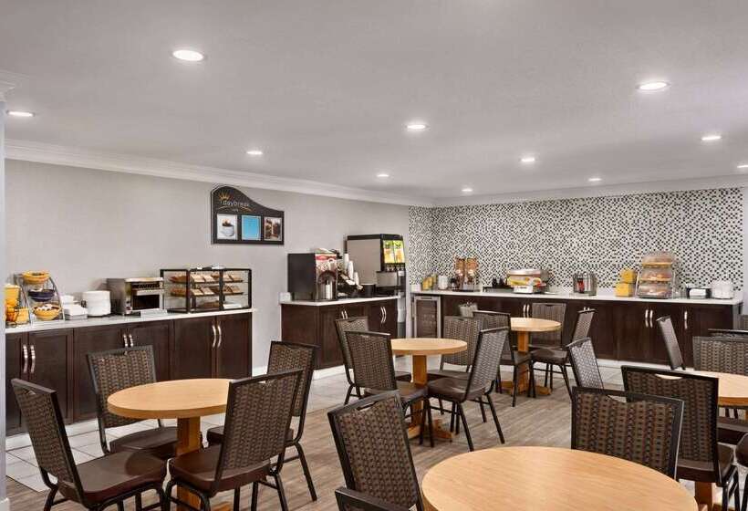 酒店 Days Inn By Wyndham Kelowna