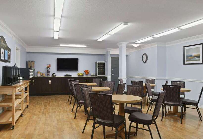 酒店 Days Inn By Wyndham Kelowna