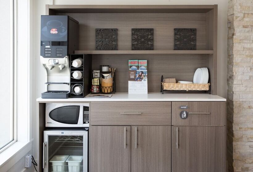 酒店 Days Inn By Wyndham Kelowna