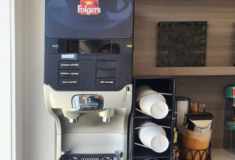 酒店 Days Inn By Wyndham Kelowna