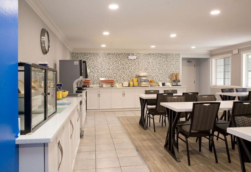 酒店 Days Inn By Wyndham Kelowna