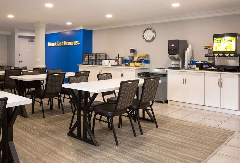 酒店 Days Inn By Wyndham Kelowna