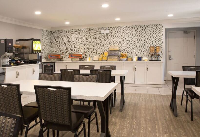 酒店 Days Inn By Wyndham Kelowna
