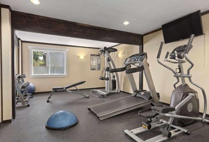 酒店 Days Inn By Wyndham Kelowna