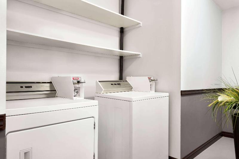 酒店 Days Inn By Wyndham Kelowna