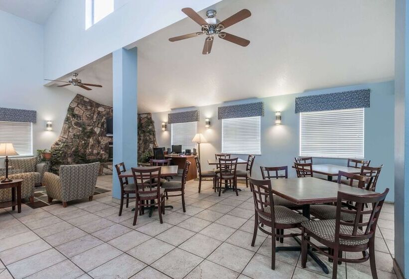 Отель Days Inn By Wyndham Las Vegas