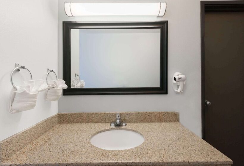 Отель Days Inn By Wyndham Las Vegas