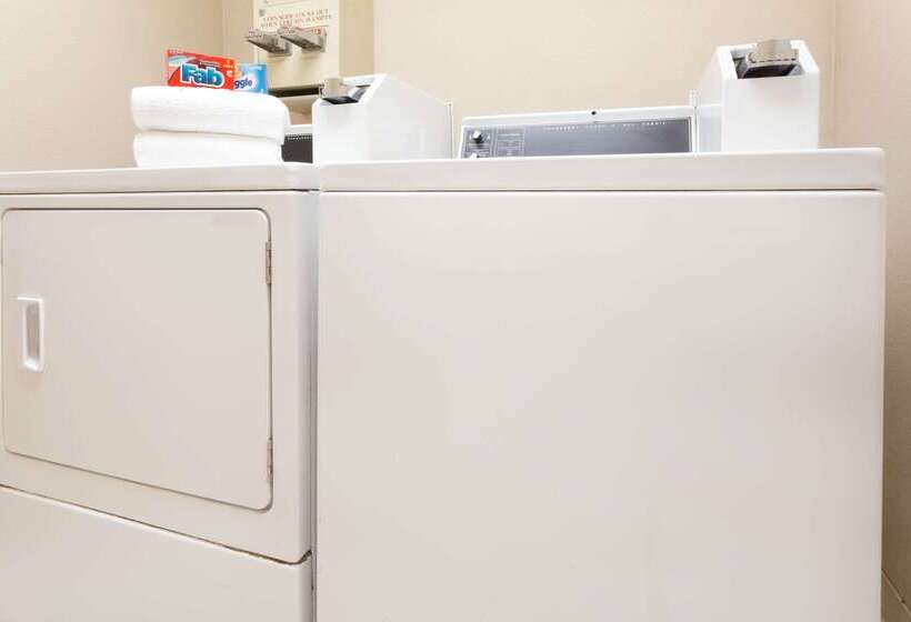 فندق Days Inn By Wyndham Lathrop