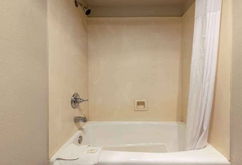 فندق Days Inn By Wyndham Lathrop