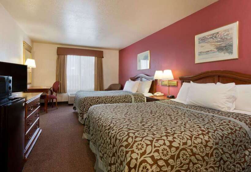 فندق Days Inn By Wyndham Lathrop