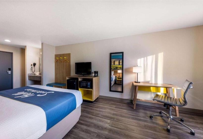 فندق Days Inn By Wyndham Lathrop