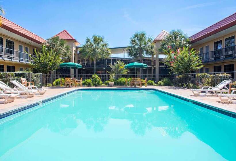 בית מלון כפרי Days Inn By Wyndham Leesville