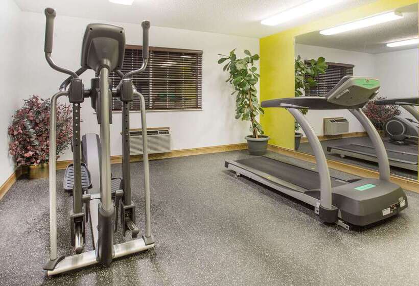 فندق Days Inn By Wyndham Lexington Ne