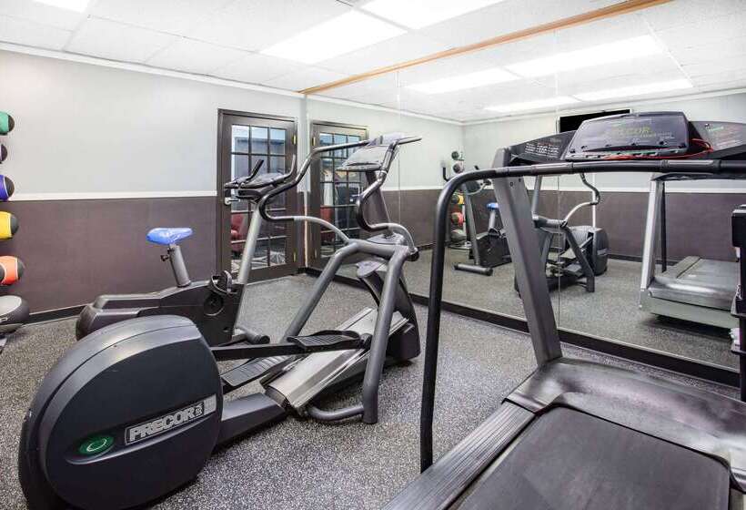 فندق Days Inn By Wyndham Livonia Canton Detroit