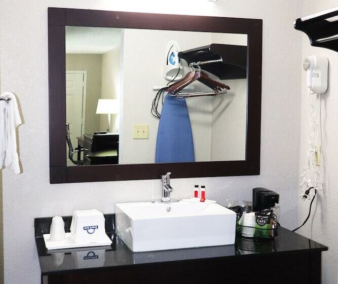 فندق Days Inn By Wyndham Moulton