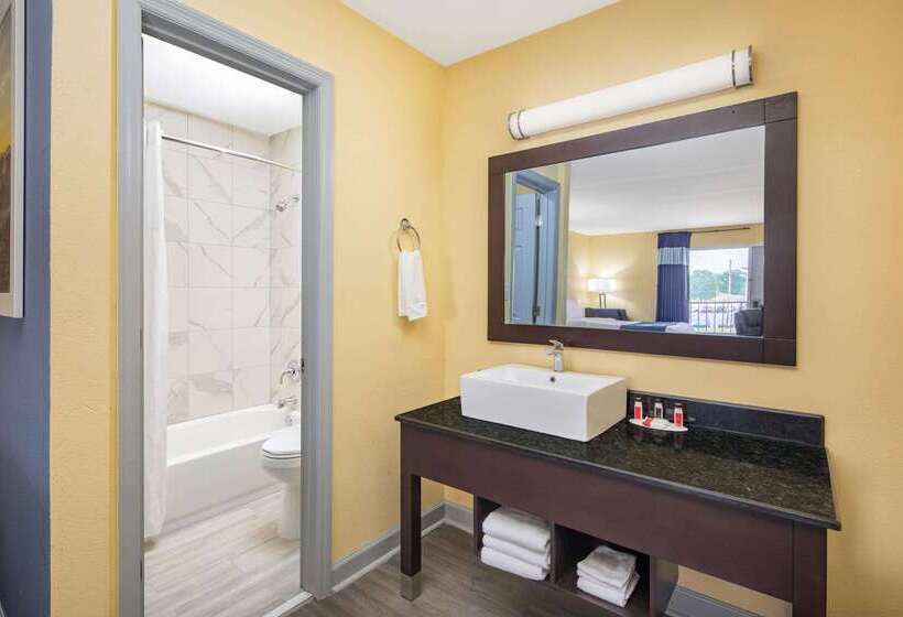 هتل Days Inn By Wyndham Muscle Shoals