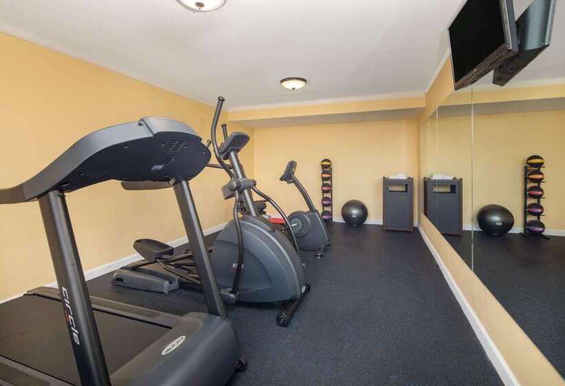 هتل Days Inn By Wyndham Muscle Shoals