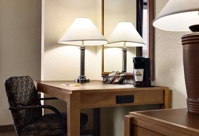 酒店 Days Inn By Wyndham Oglesby/ Starved Rock