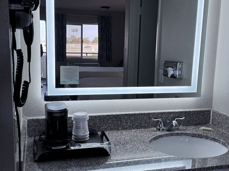 فندق Days Inn By Wyndham Ontario Airport