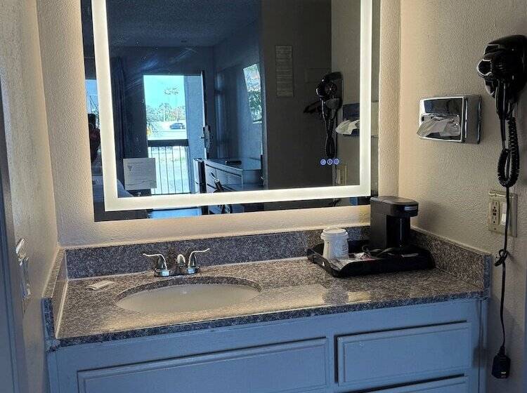 فندق Days Inn By Wyndham Ontario Airport