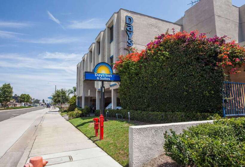 בית מלון כפרי Days Inn By Wyndham Orange Anaheim