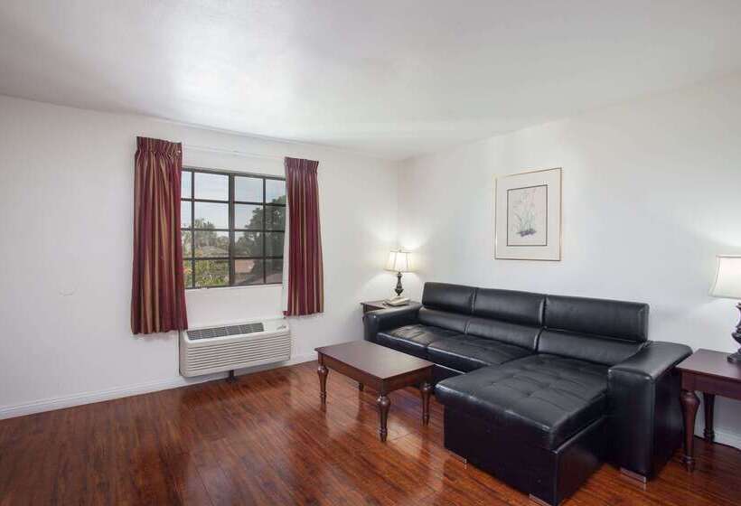 فندق Days Inn By Wyndham Orange Anaheim