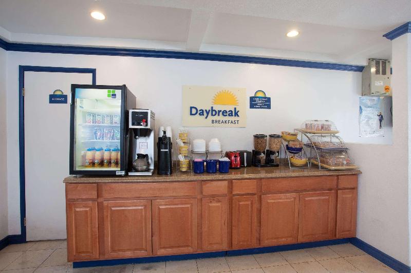 فندق Days Inn By Wyndham Orange Anaheim