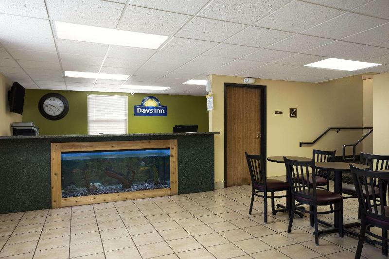 Отель Days Inn By Wyndham Park City Kansas