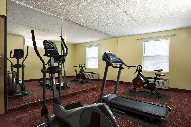 Отель Days Inn By Wyndham Park City Kansas