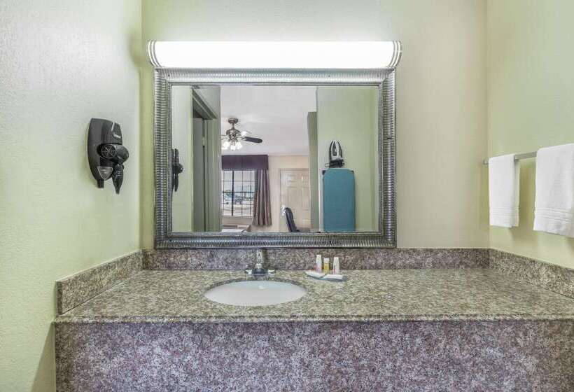 فندق Days Inn By Wyndham Rayville