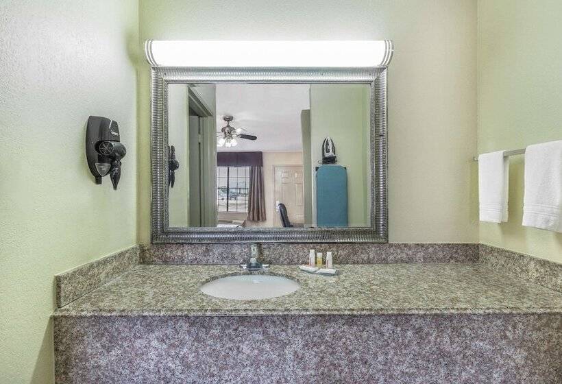 בית מלון כפרי Days Inn By Wyndham Rayville