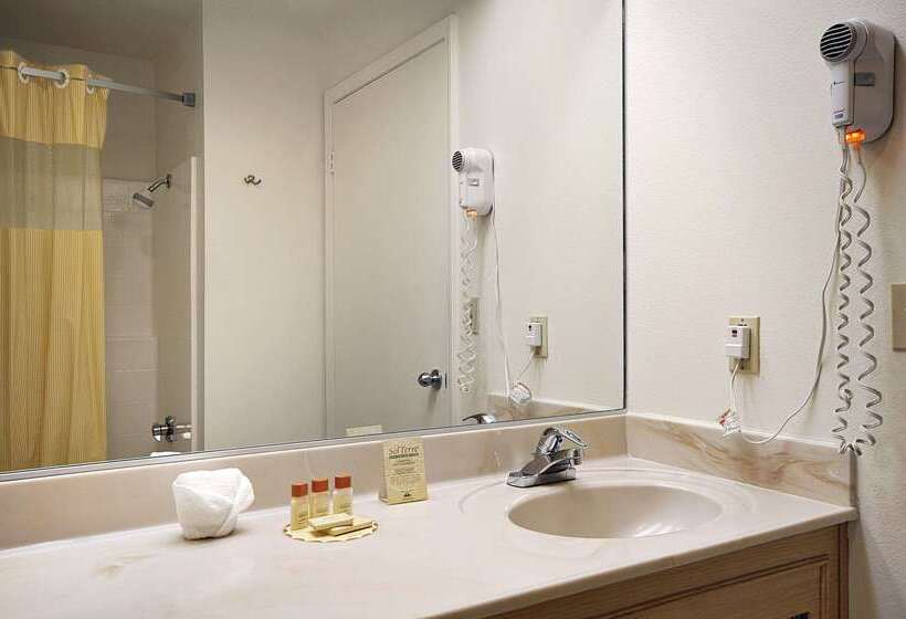 בית מלון כפרי Days Inn By Wyndham Riverside Tyler Mall