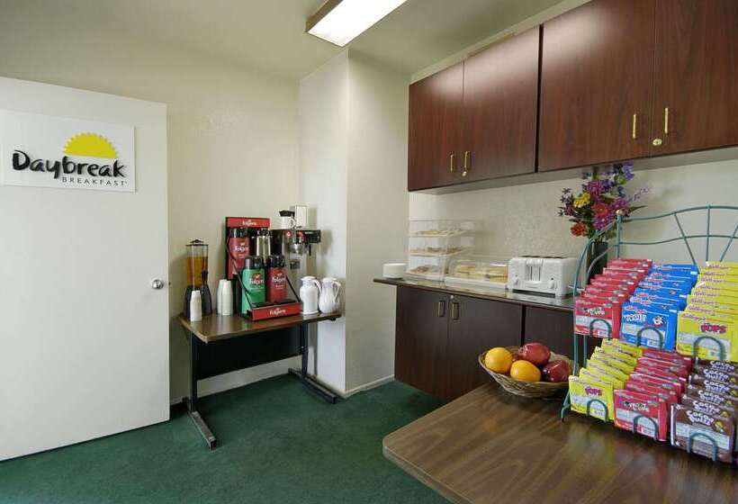 בית מלון כפרי Days Inn By Wyndham Riverside Tyler Mall