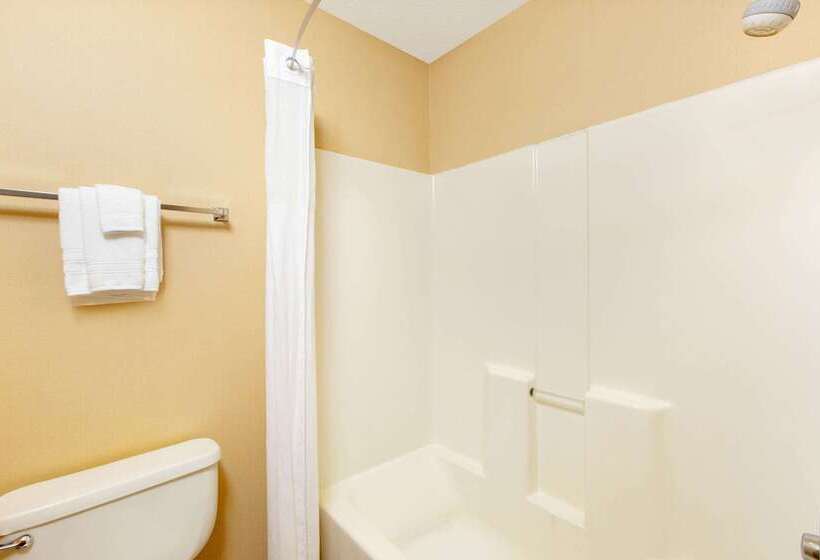 Отель Days Inn By Wyndham Salina I70