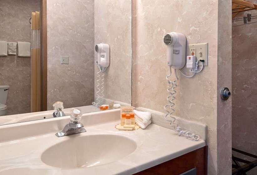 Отель Days Inn By Wyndham Salina I70