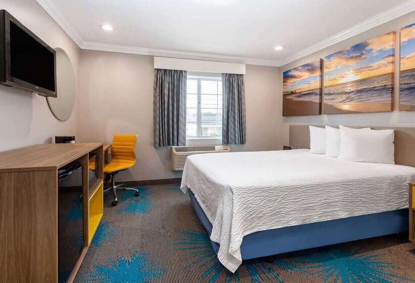 Отель Days Inn By Wyndham Santa Monica