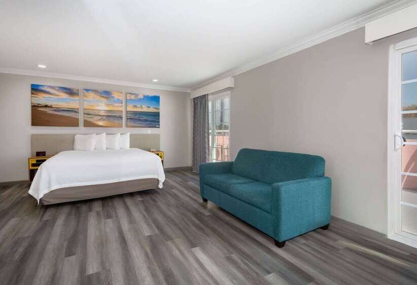 Отель Days Inn By Wyndham Santa Monica