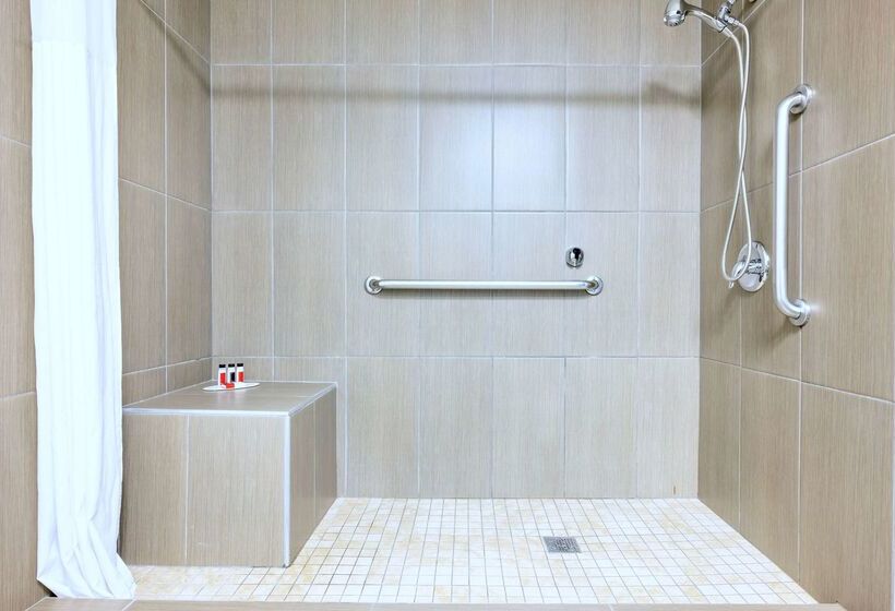 Отель Days Inn By Wyndham Santa Monica