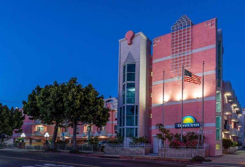 Отель Days Inn By Wyndham Santa Monica