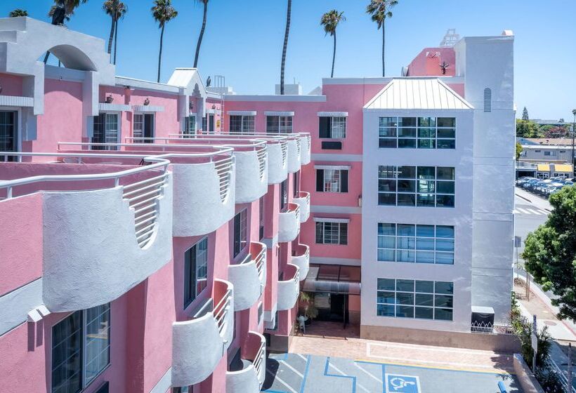 Отель Days Inn By Wyndham Santa Monica