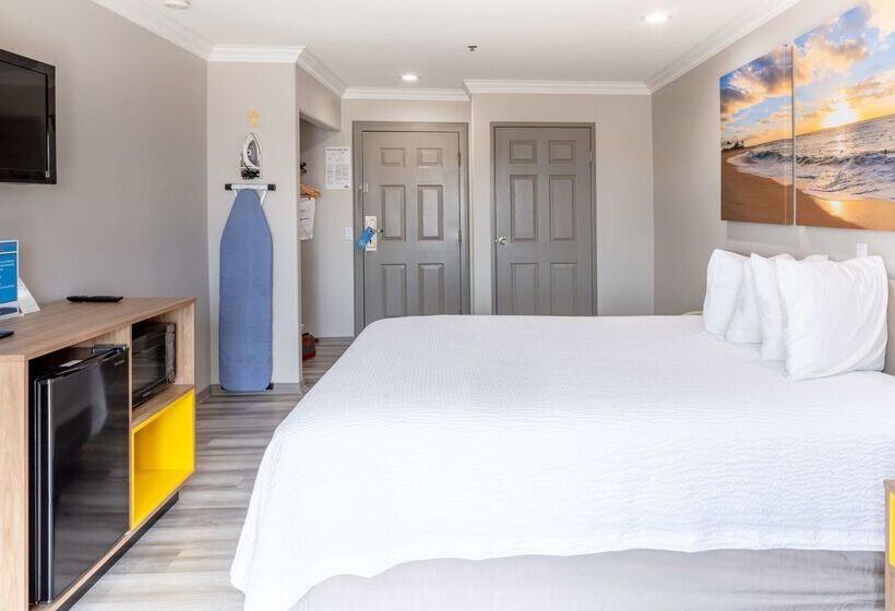 Отель Days Inn By Wyndham Santa Monica