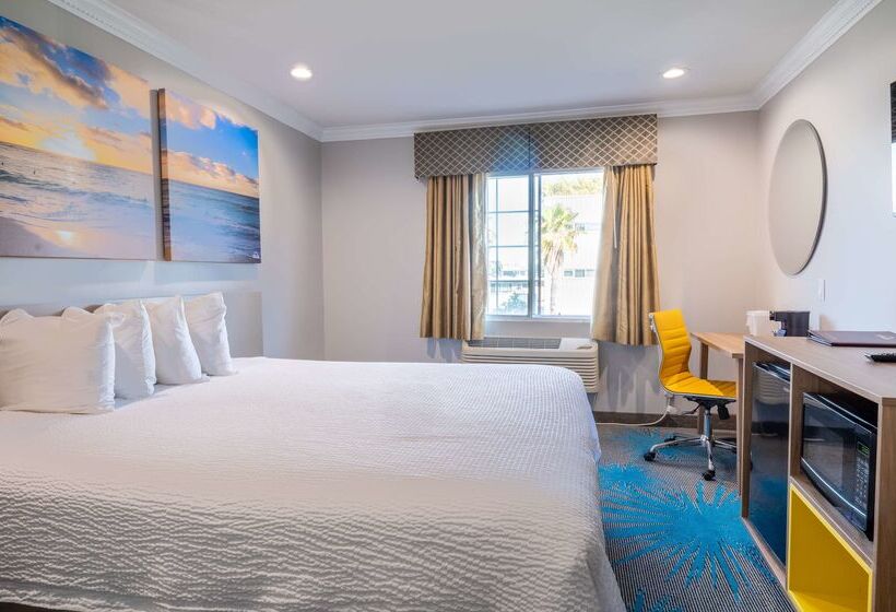 Отель Days Inn By Wyndham Santa Monica