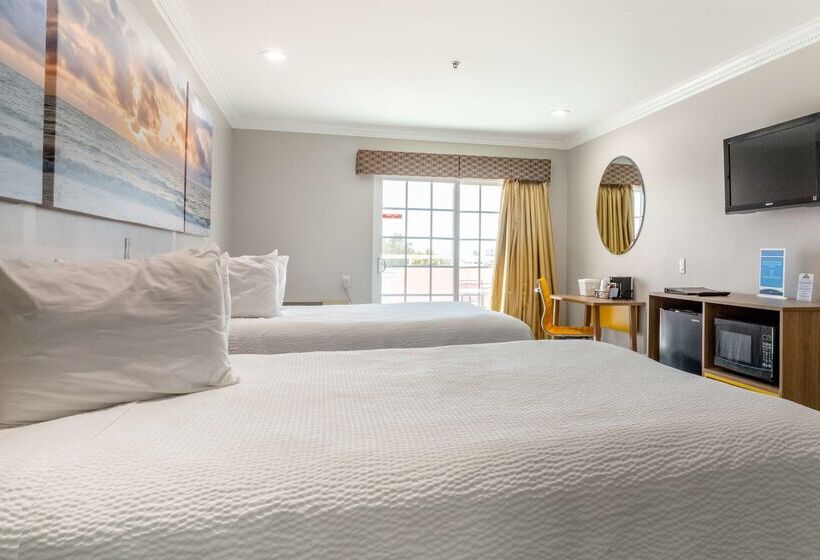 Отель Days Inn By Wyndham Santa Monica