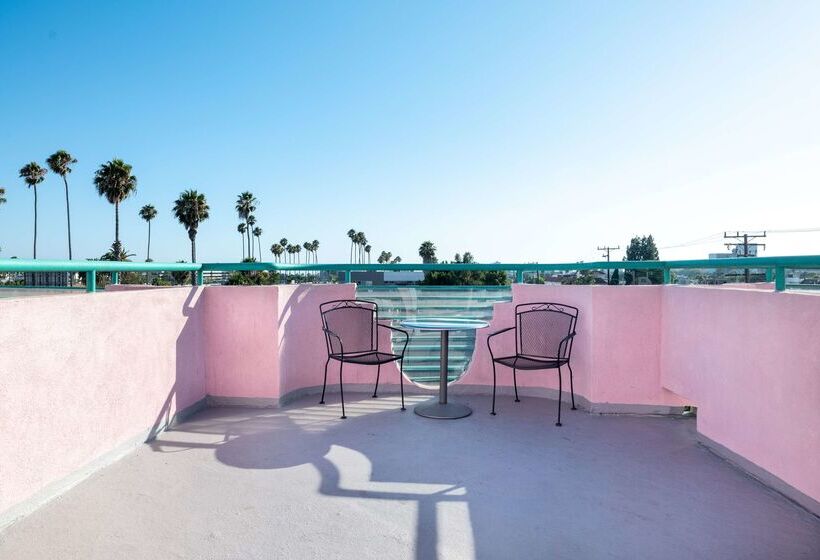 Отель Days Inn By Wyndham Santa Monica