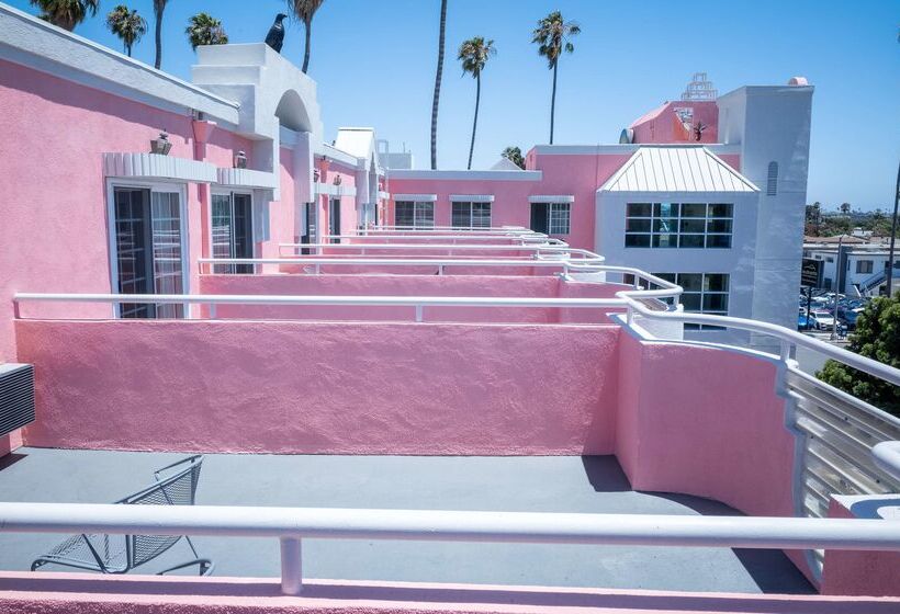 Отель Days Inn By Wyndham Santa Monica